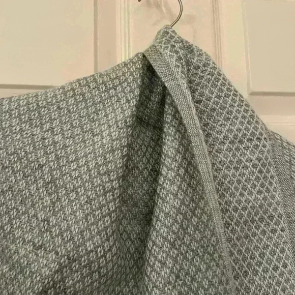 Reversible Gray & White Scarf - Picture 2 of 4